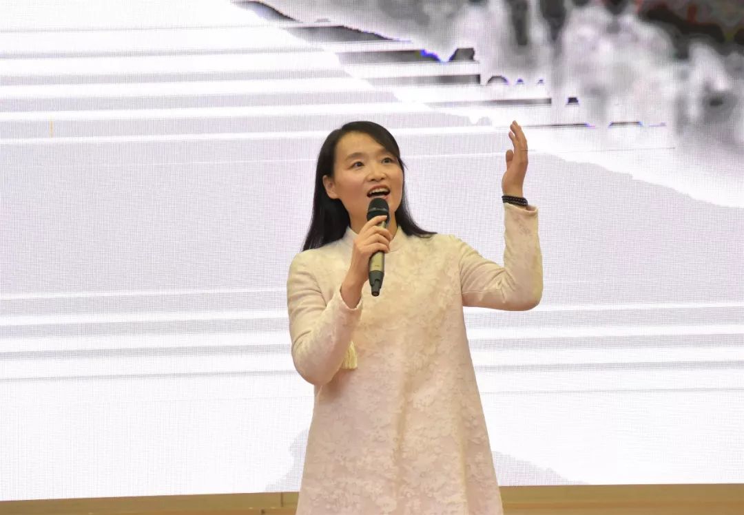 朗诵《春天,遂想起》表演者:刘翠翠刘亚宁独唱《为了谁》表演者:杜娟