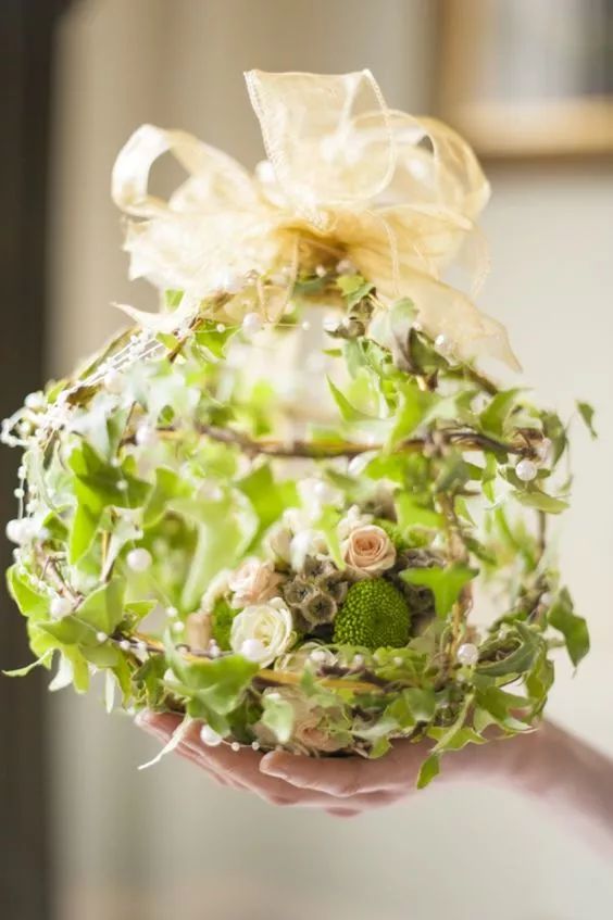 追溯历史,洛可可风格在如今法式花艺的发展和演变中也占有很重要的一