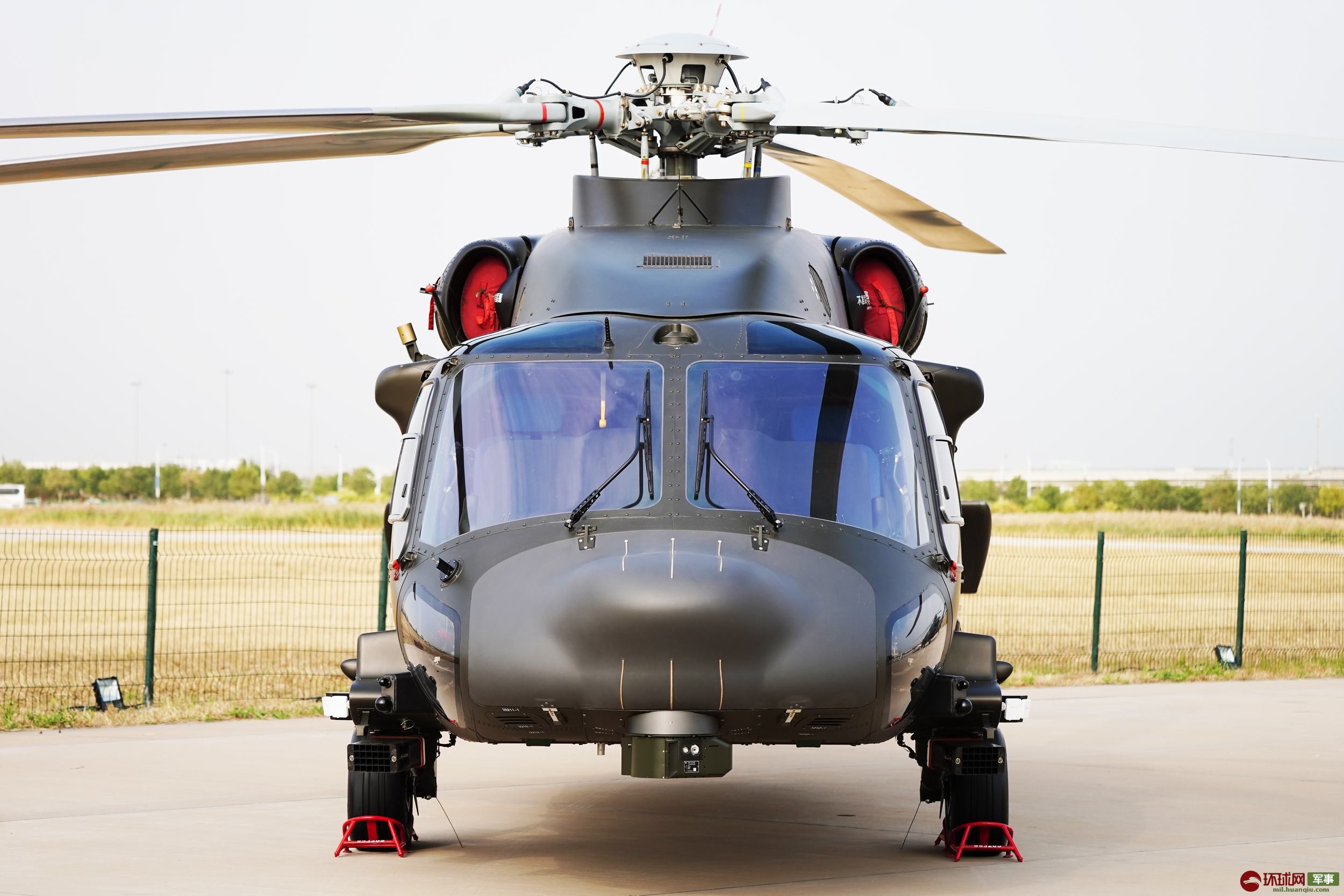 歼-20,运-20,直-20三款"20"首次成系列亮相;10月上旬的天津直升机直升