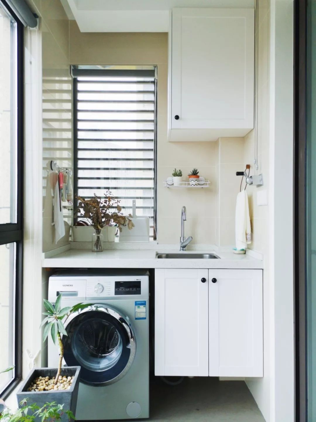 原创阳台装上洗手盆,实用方便,简洁美观