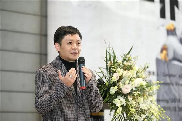 轻重之间耿雪作品展在北京筑中美术馆开幕