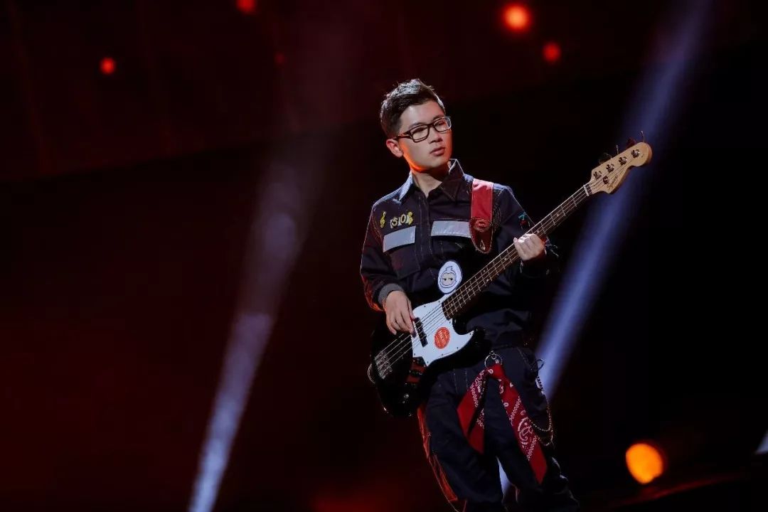 舞台上的我&工作中的我↓李中宇,贝斯手城区生