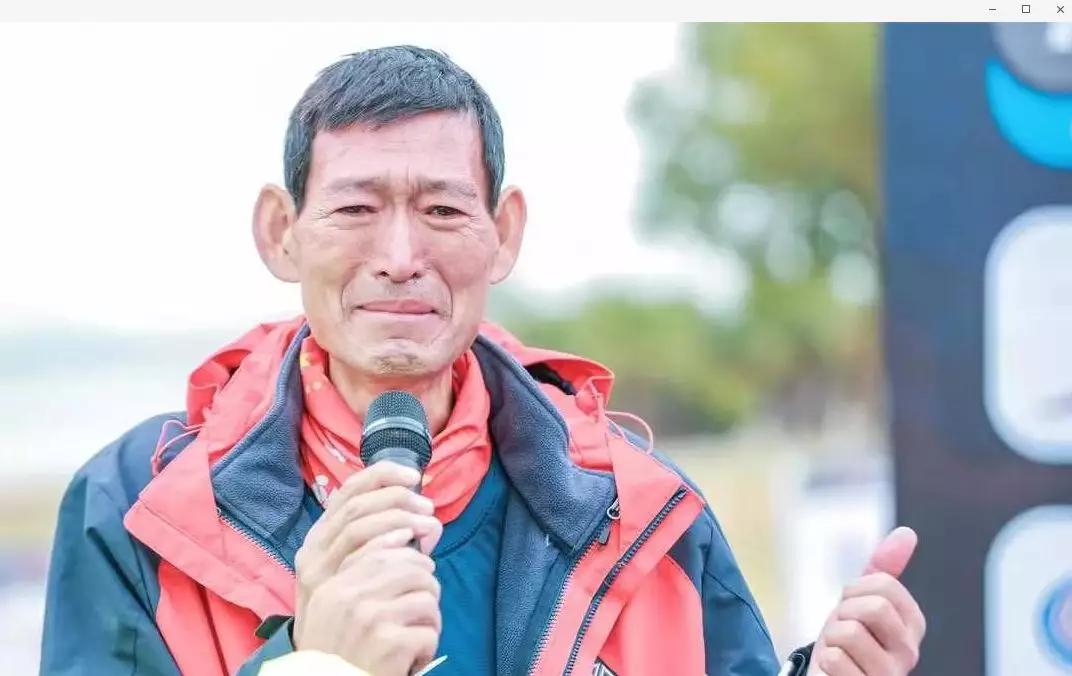 3年前查出癌症晚期 如今他的目标是跑100场马拉松_贺明