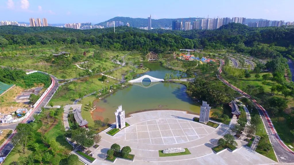 韶关新区金融集聚区2019年12月15日,我市举行韶关新区金融集聚区一期