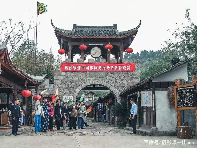 寻龙山景区位于四川省绵阳市老县城南,景区是集"休闲,康体,运动,观光"