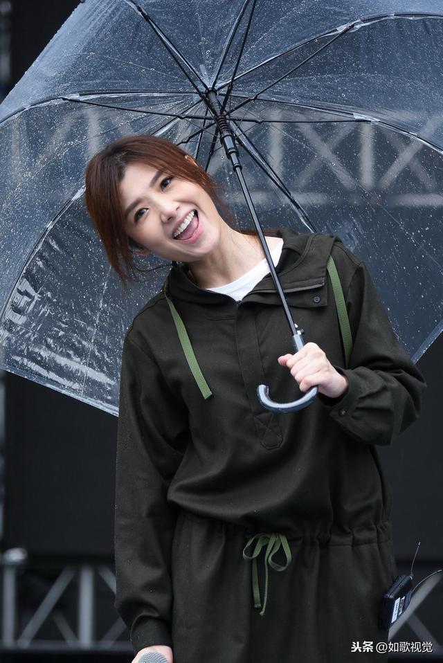 49岁苏慧伦亮相台北千娇百媚风韵犹存曾被封为玉女掌门人