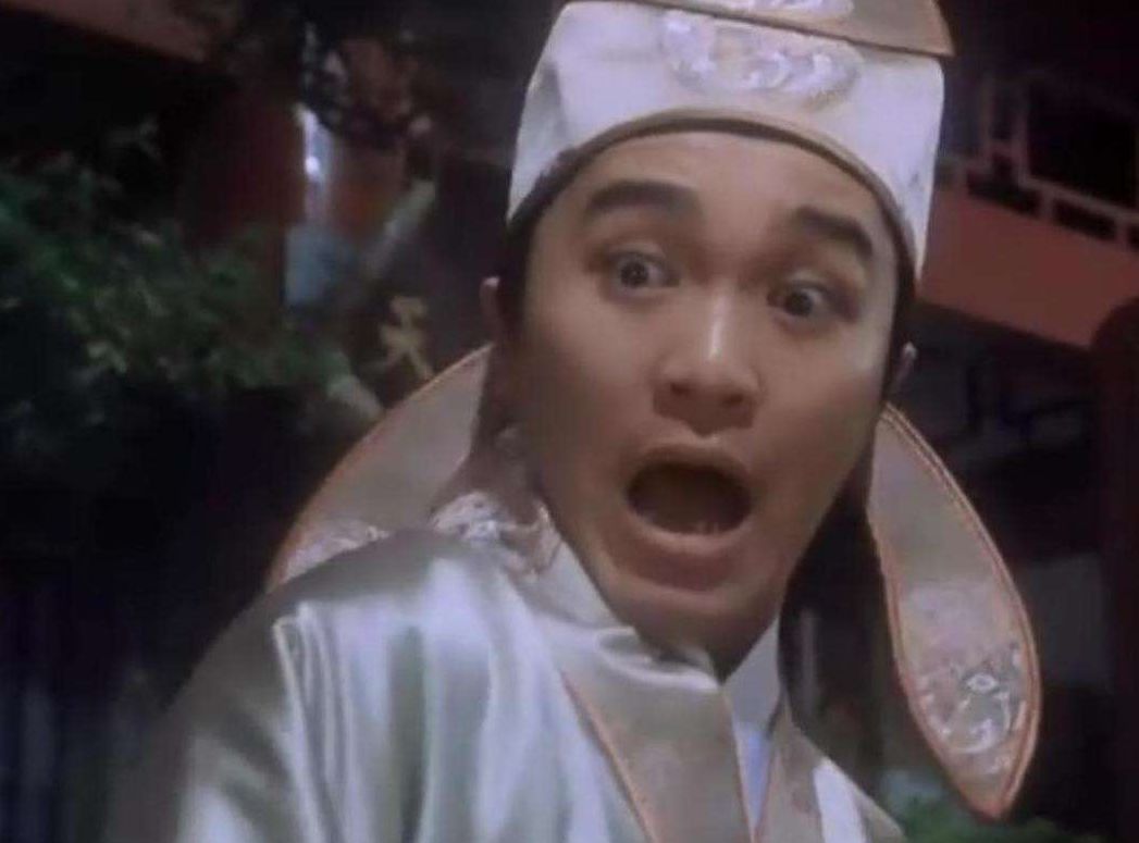 有钱任性!司机拿8300元现金垫车轮,车开走了,钱忘了