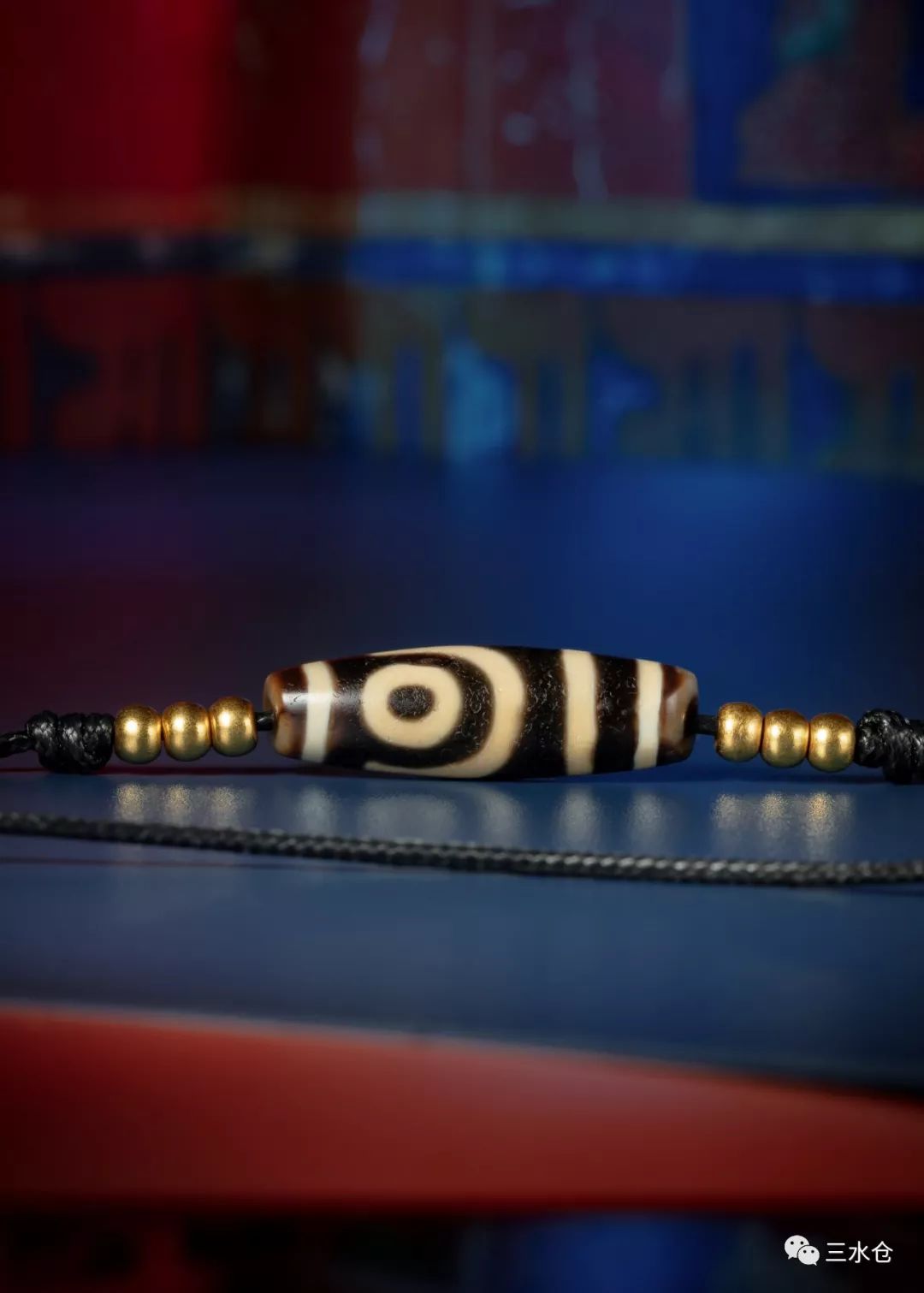 全球仅见千年至纯莲花十字星辰天珠年代:千年尺寸:对孔约20mm,直径约