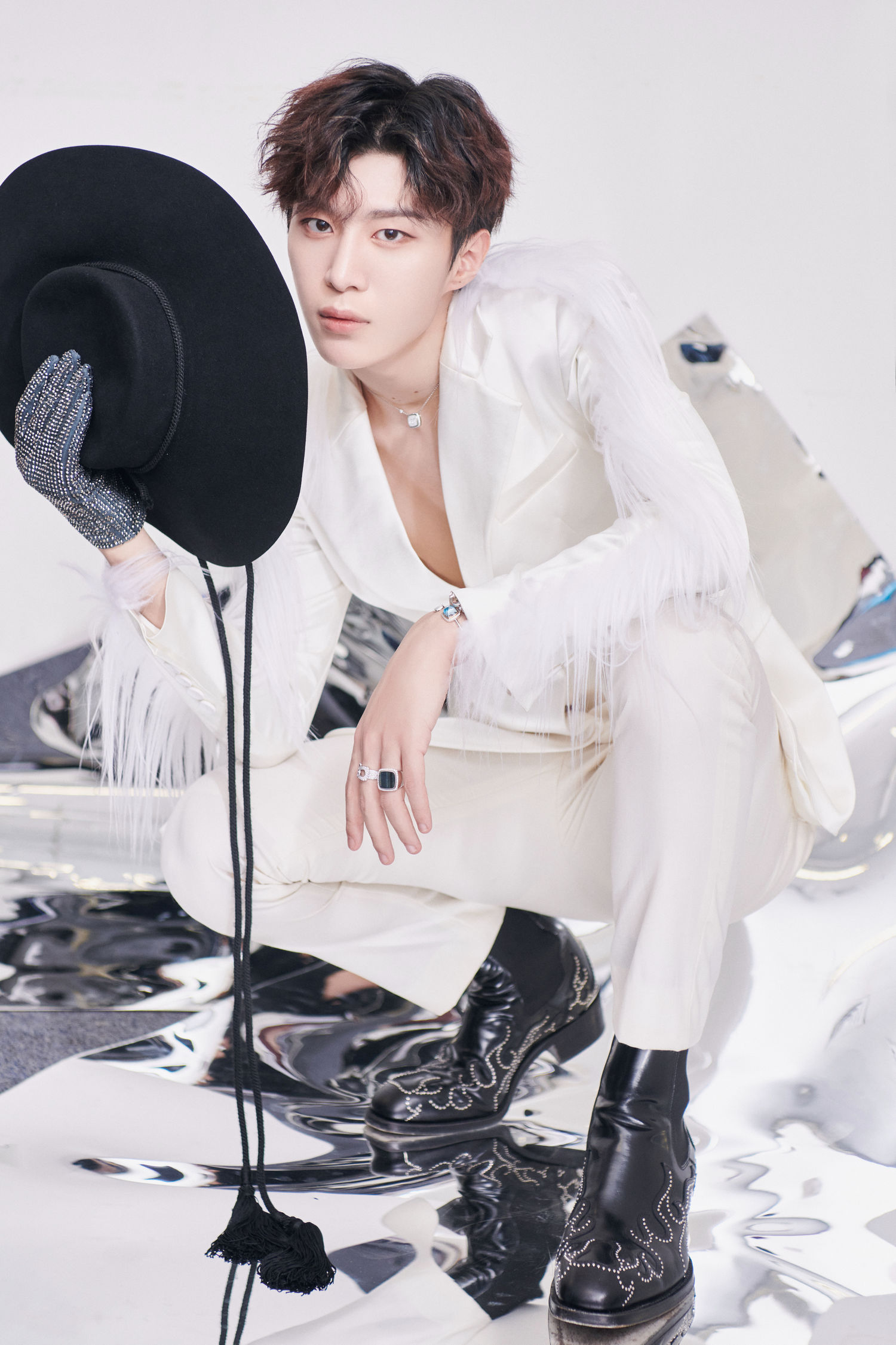 新年的第一天快来接受丞丞的美颜暴击 精致高雅的冬日梦幻小王子_动态