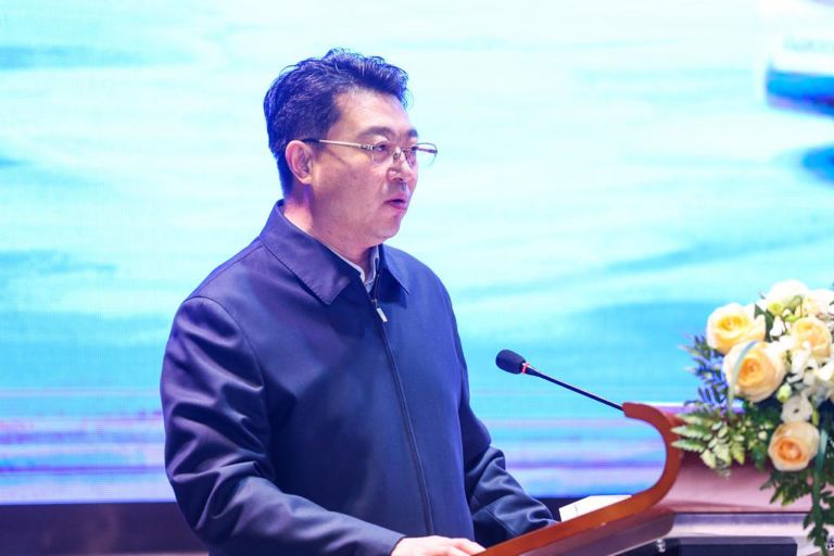 张家口市崇礼区人民政府副区长殷志刚表达了护航冬奥的决心:"我们将