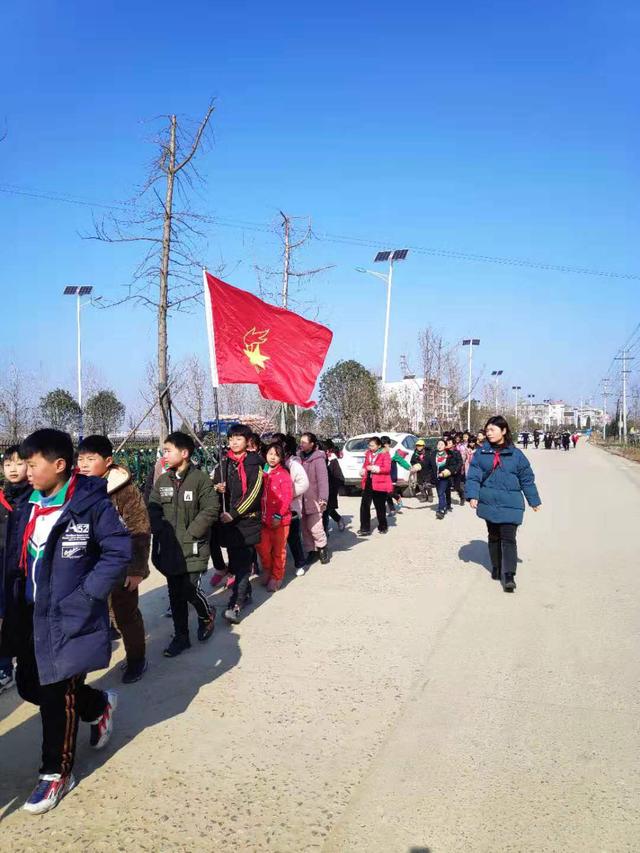 寒冬暖人心—阜阳市阜南县地城镇中心小学慰问敬老院孤寡老人