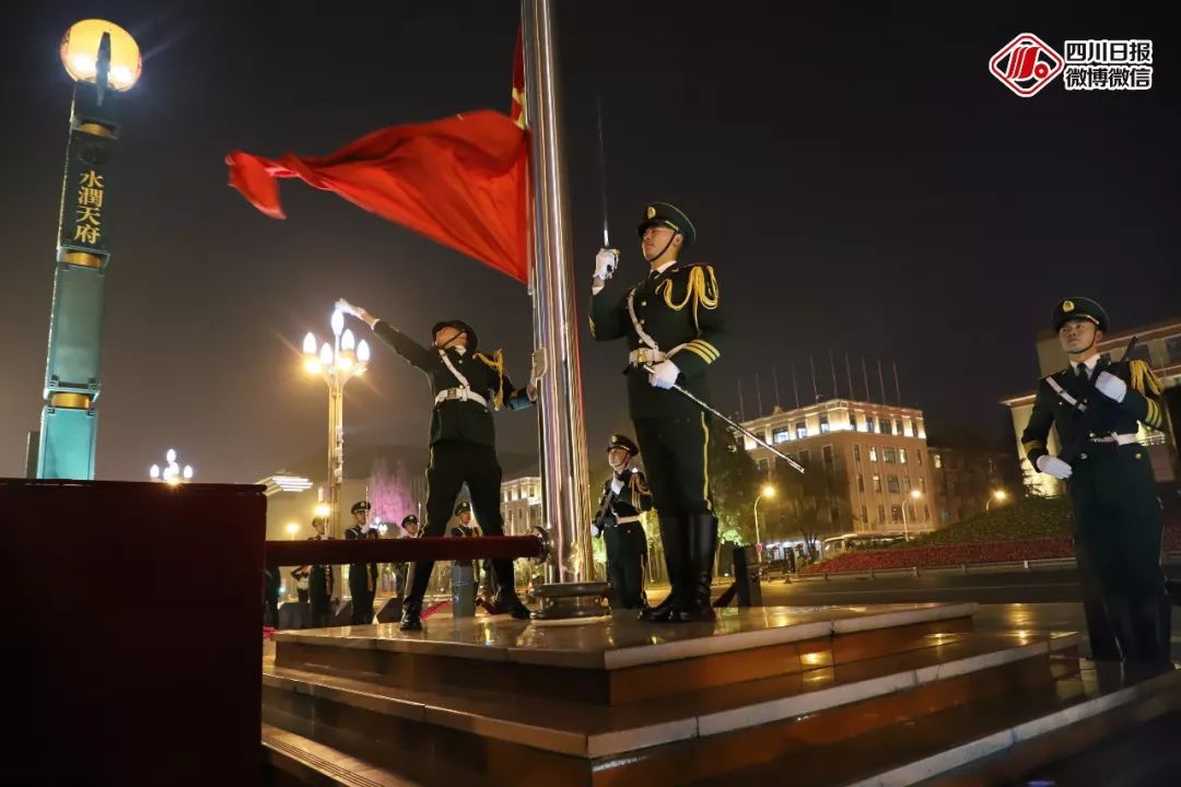 2020年的第一次升旗!阿中勇敢飞,izhong永相随_国旗护卫队