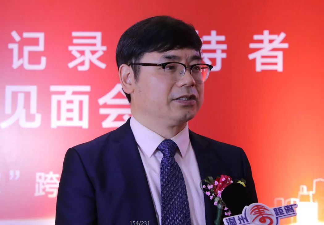 艺星整形谭立文院长介绍说,近日,医院的咨询,门诊,手术量对比平时