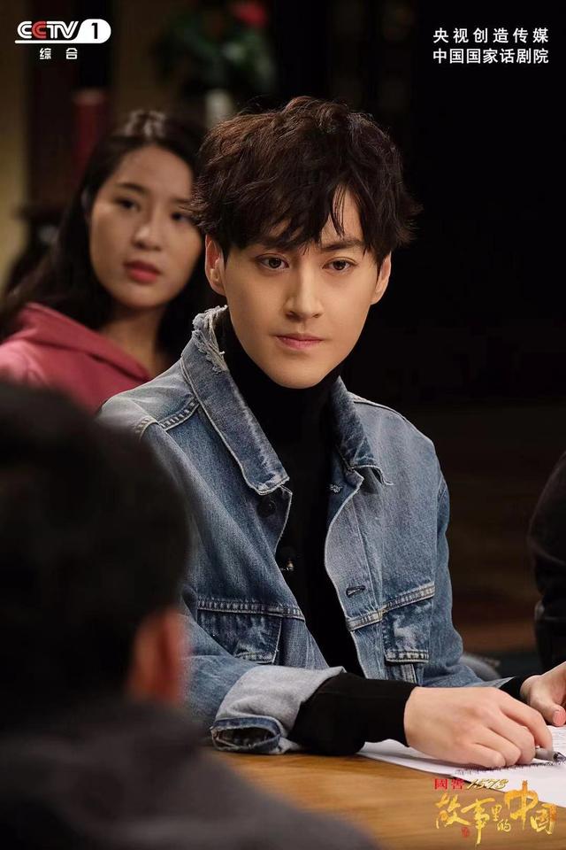 从《烈火军校》到《青春万岁》青年演员李俊逸传播青春正能量