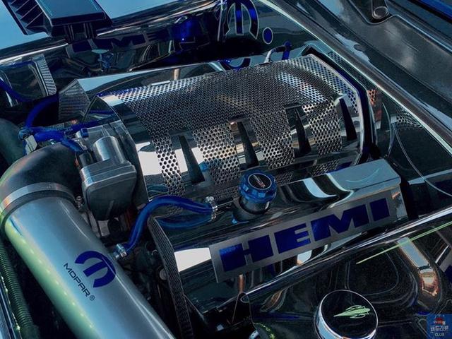 2升hemi发动机,前脸酷似克莱斯勒300c的2007款道奇magnum!