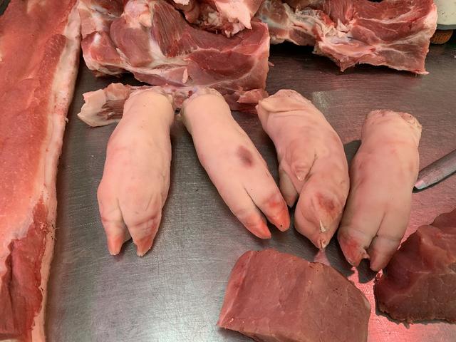 买猪蹄挑大个就错了,注意前脚和后脚,口感差别大,别再买错了