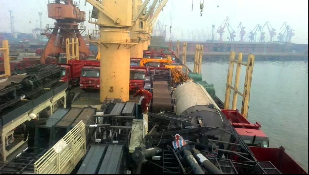 钢材类积载因素小,部分沿海船舶由于租家货主要求多装货物,导致船舶