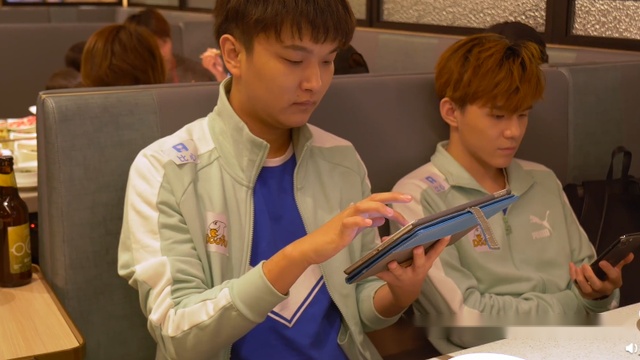 王者荣耀冬冠杯总决赛:qghappy对阵estarpro 冰凤凰杯花落谁家?