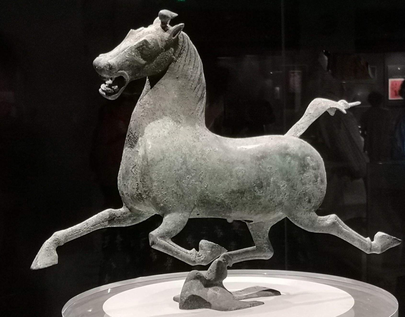 铜奔马意犹未尽马踏飞燕无中生有天马行空名副其实