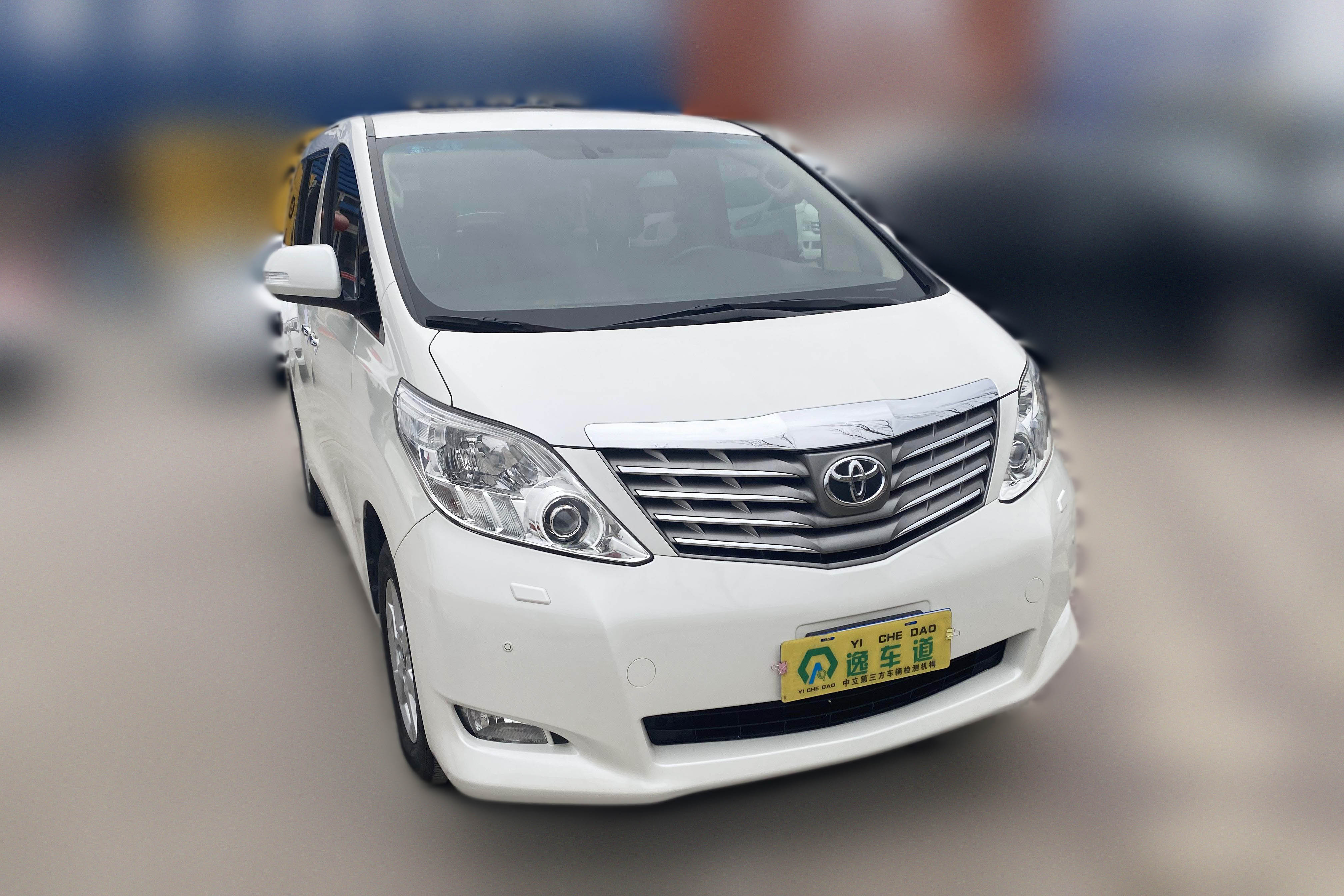 明星们最爱的保姆车,八年的丰田埃尔法还卖36万,这样的车况值吗