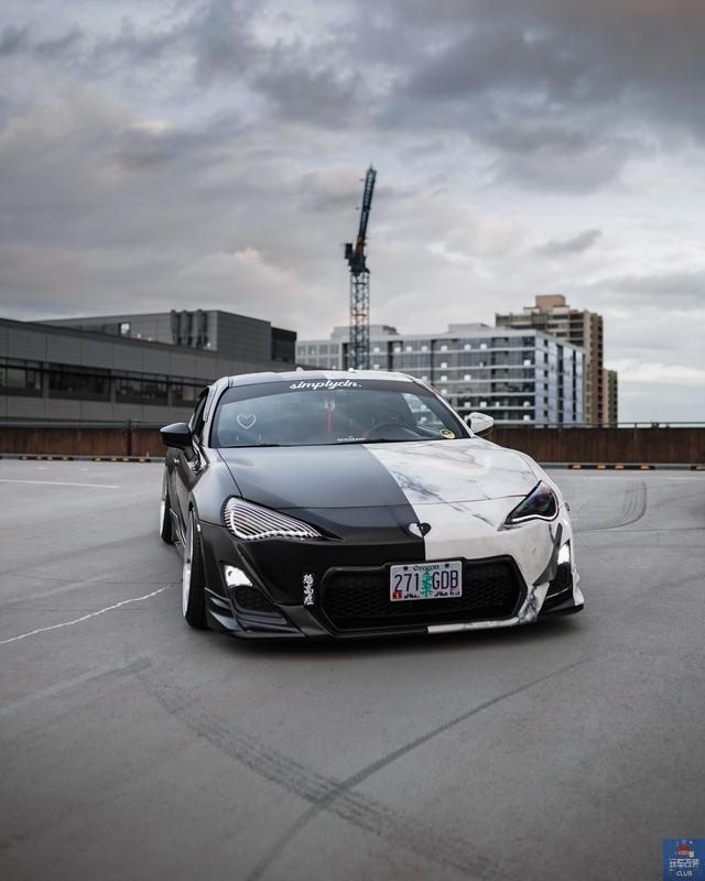 改装白色大理石与缎面黑双拼色的丰田86打造唯一个性化姿态