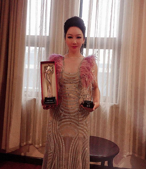 原创歌唱家李舒玉出席星公益首届春晚星公益歌曲大赛颁奖盛典荣获冠军