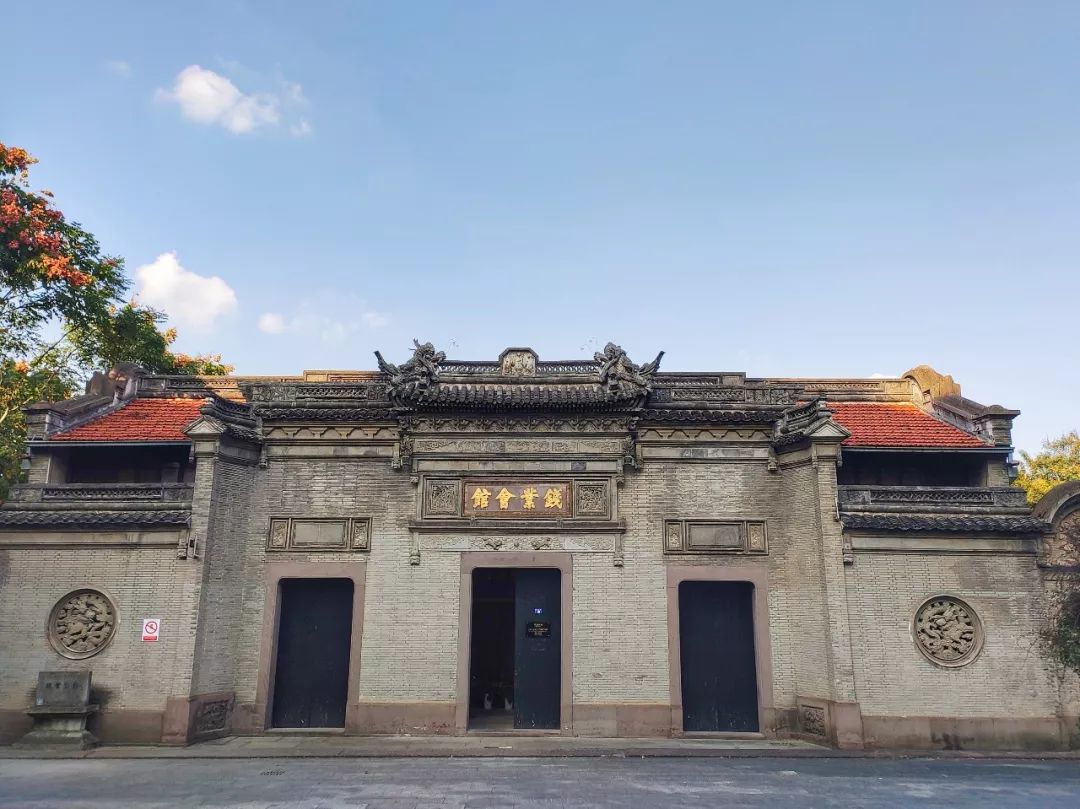 再步行约569米即可到达 ②公交2,529,821路庆安会馆站 钱业会馆 ║