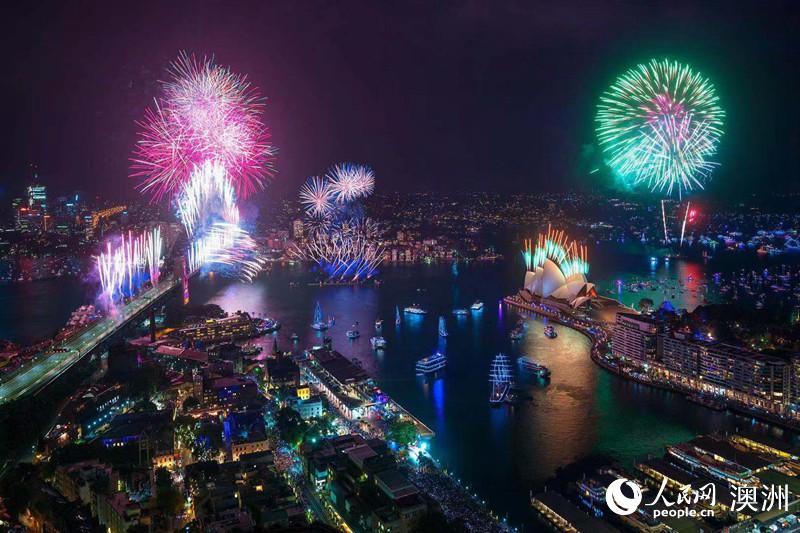 组图:悉尼跨年庆典举行 艳丽花火中迎接2020