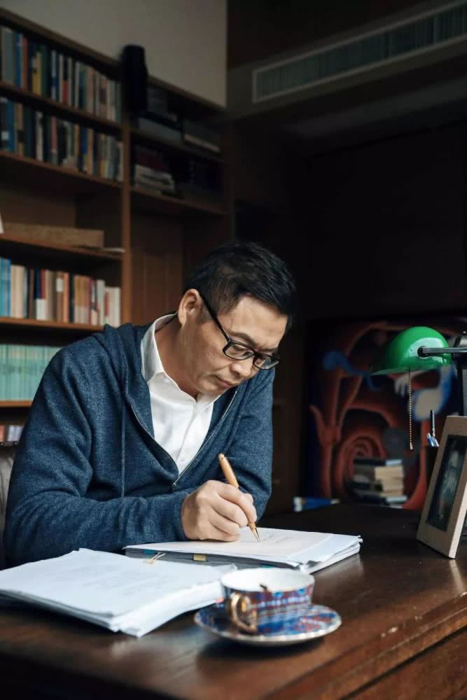 作家麦家年轻人无畏将来中年人不惧过往