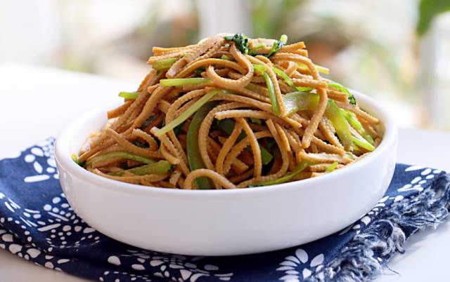 尖椒豆腐丝,做法简单,一学就会