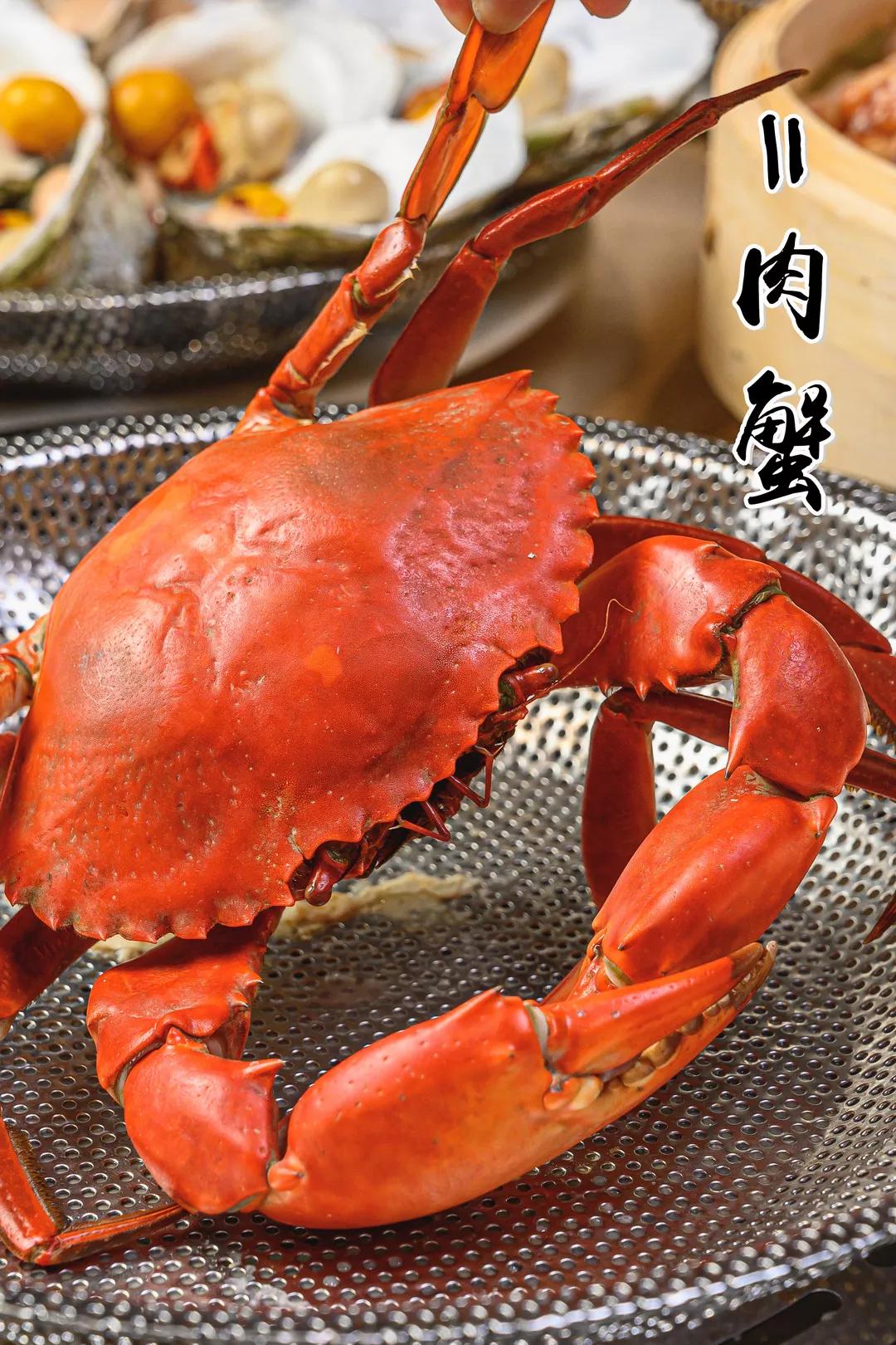 蒸出来的肉蟹让人忍不住开吃.