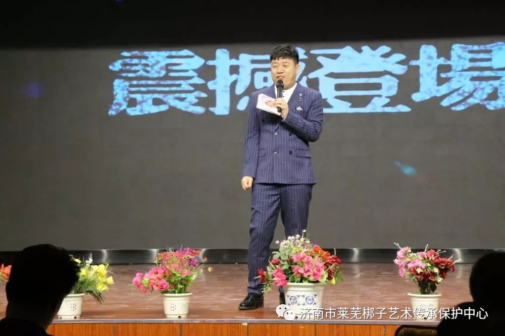 《锦绣春天 表演者:焦圆圆男生二重唱《时代号子 表演者:王学振