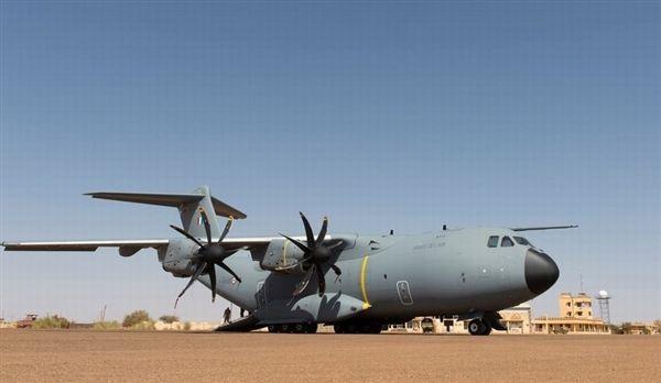 和伊尔276相比,这款机型刚正式投入服役,不像伊尔276计划在2023才首飞