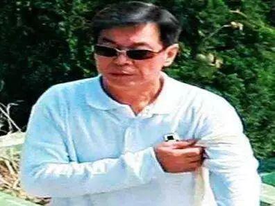 多年以后,崩牙驹和水房赖均称为各自帮会的老大,由此可见,大哥耀仔的