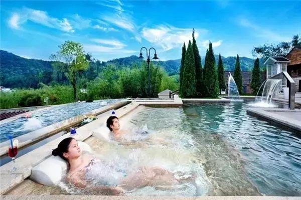 788元=尚堤豪华房 2大2小早餐 2大2小温泉!周四至周日不加收!