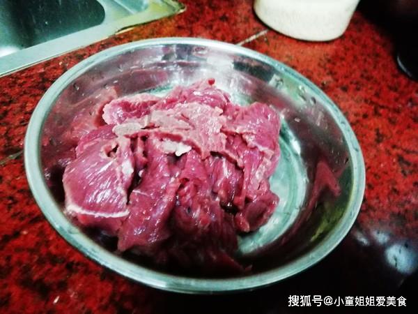 炒牛肉時,多加點這東西,牛肉爽滑入味,怎麼炒都不老不柴