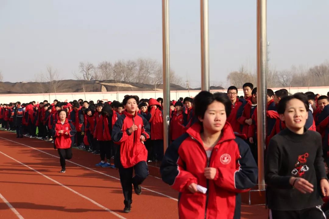 激情点燃梦想拼搏铸就辉煌南宫市第二中学迎元旦系列活动之越野赛