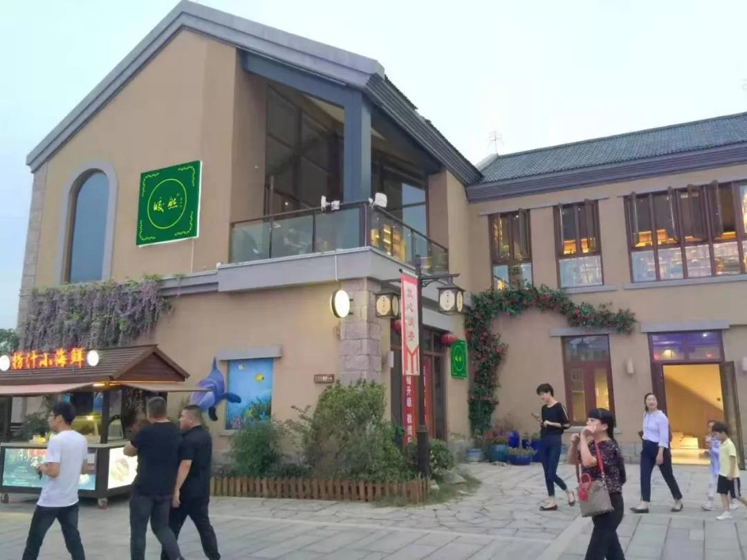 皎然胶州店,二位正值芳华的年轻人,看过外面的世界后,回到了皎然茶馆