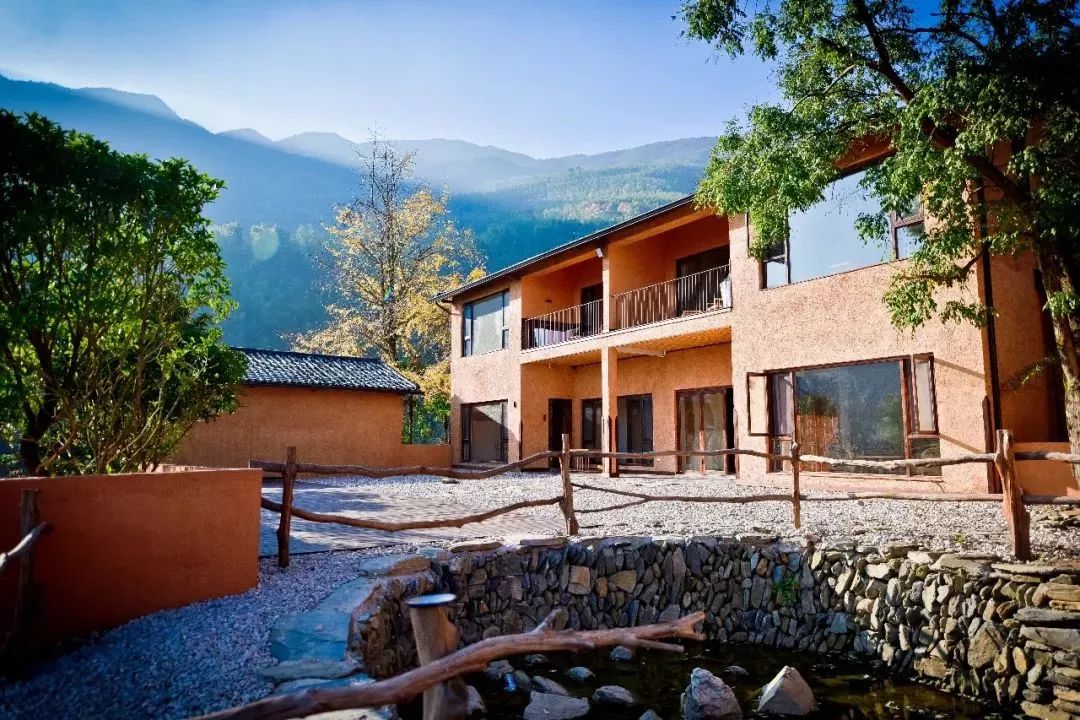 元旦期间,想到民宿里寻找诗和远方的游客们不妨驱车来到位于古港镇