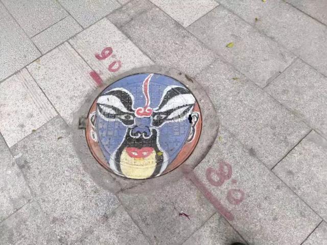 67荔湾快去看广雅路有创意井盖涂鸦