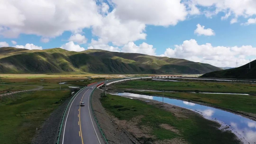 是交通运输部确定的"一纵(g214)一横(原s308),两联(连接杂多,称多)"