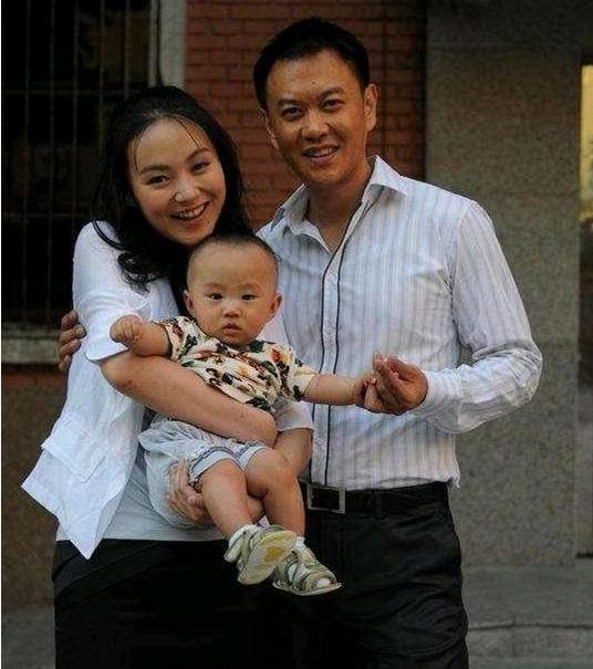 赚的上亿家产,唯一的爱好竟然是演戏,40岁因出演蜗居而红_冯嘉怡
