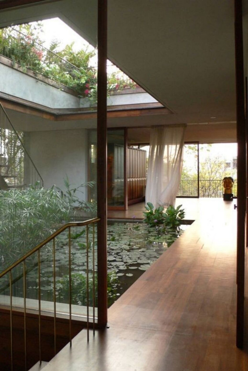 但是小区的天井房比较吵,要防止高层扔垃圾.