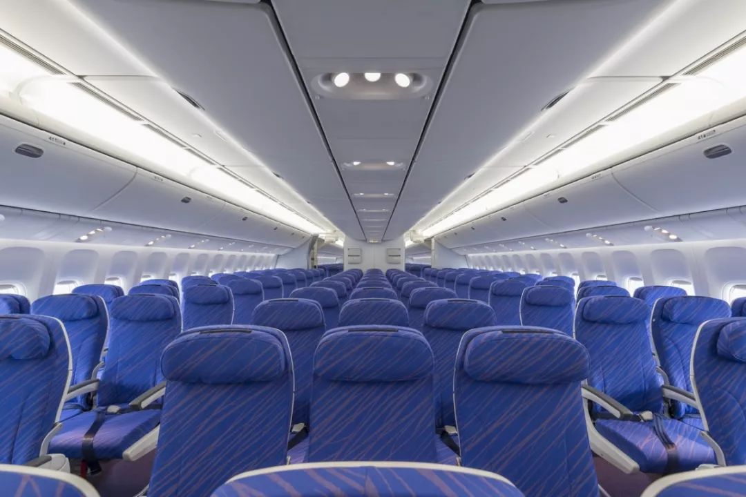 搜索登录南航app,在"我->座位偏好"中勾选"舱位及座位喜好",南航将