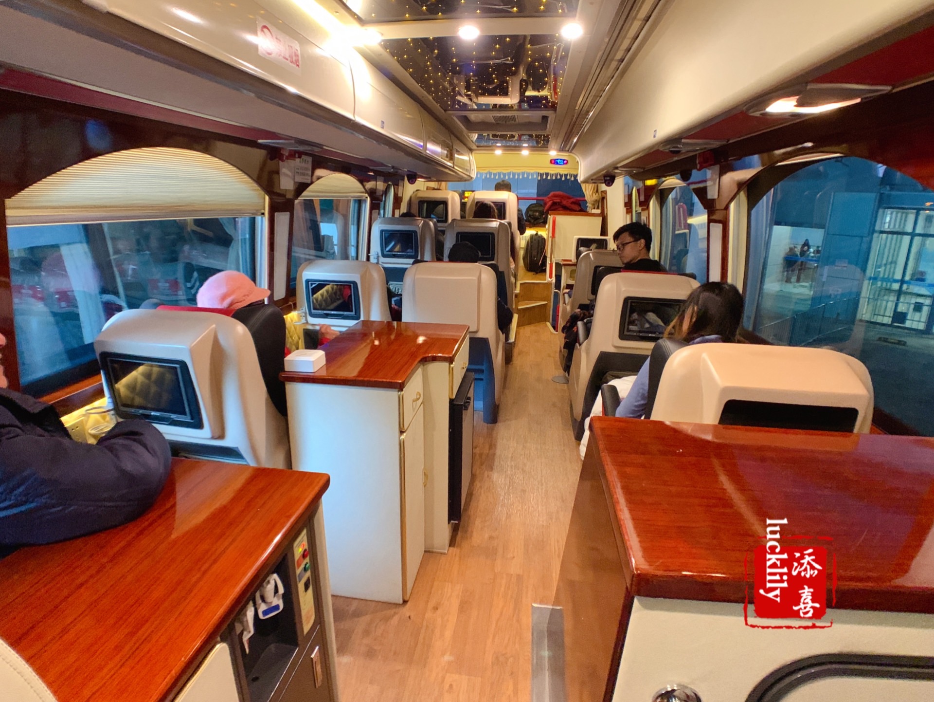 新年第一天的彩蛋,杭州到上海机场的大巴竟然堪比飞机"头等舱"