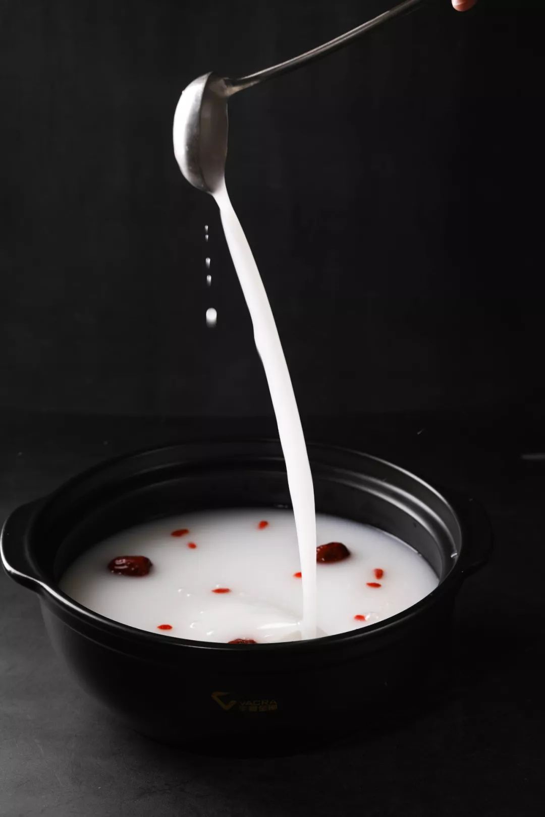 神筋米捞一家可以喝的米汤火锅试营业任性免费吃