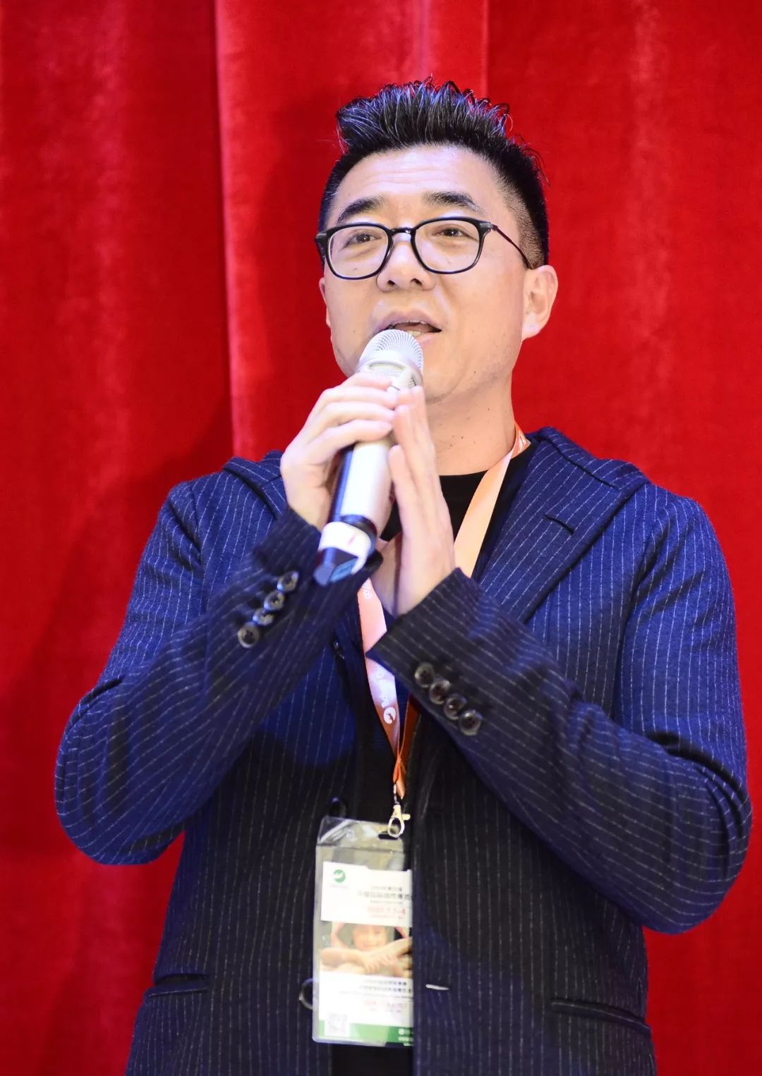 我们把2019年的精彩瞬间呈现给大家迎接2020年