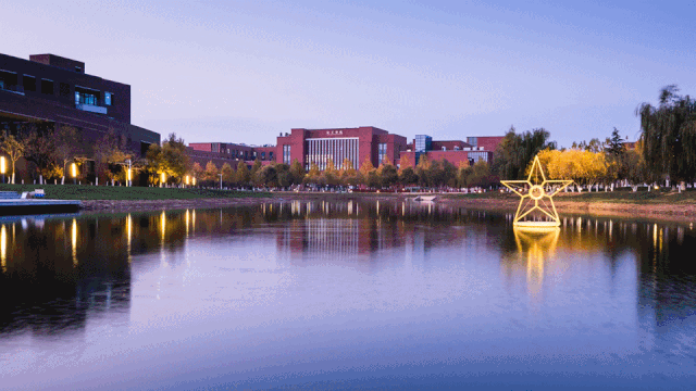 也涵盖不了双校区的四季美景 花堤蔼蔼,北运滔滔 巍巍学府北洋高 这