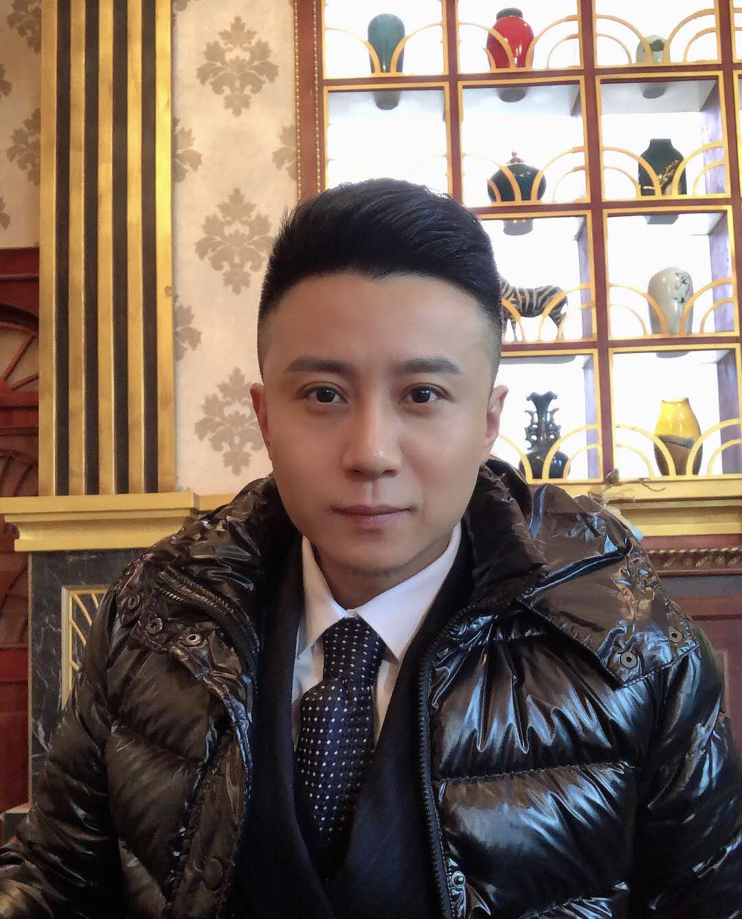 赞戴毅入行8个月拍摄过50余部作品还获得了优秀特约演员