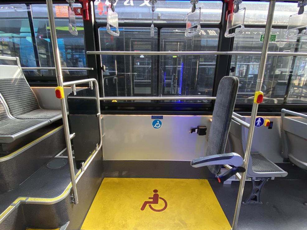 在无障碍设施方面,另外,车辆系统中还配置了360环视摄像头系统,电子后